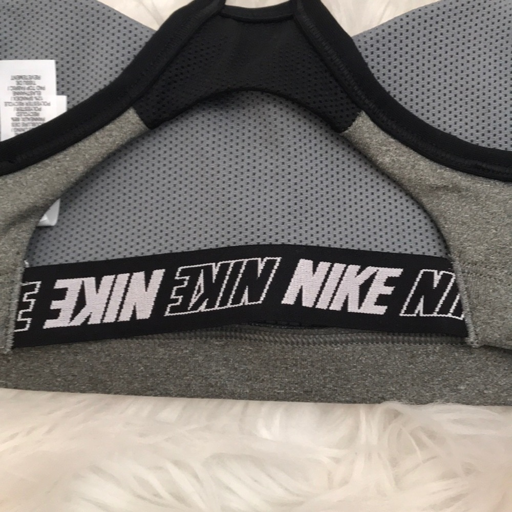 🌸 2 for $30 🌸 Nike Sports Bra - Picture 3 of 3